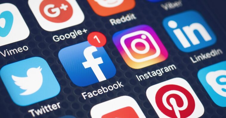 sosyal medya - sosyal medya nedir - sosyal medya güvenliği - twitter - facebook - google - lorentlabs
